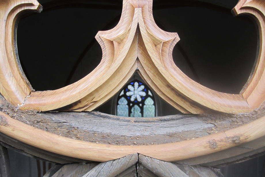Kirchenfenster im August  2013